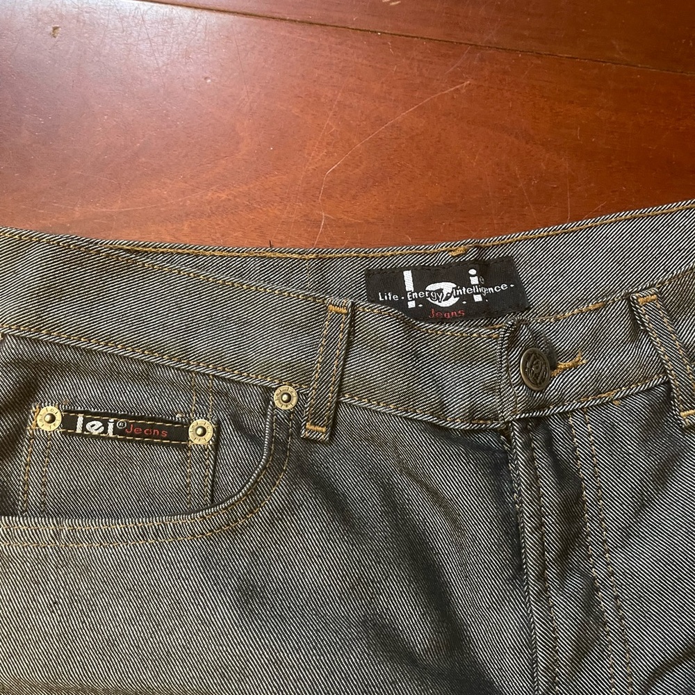 Reflective 2000s Lei jeans